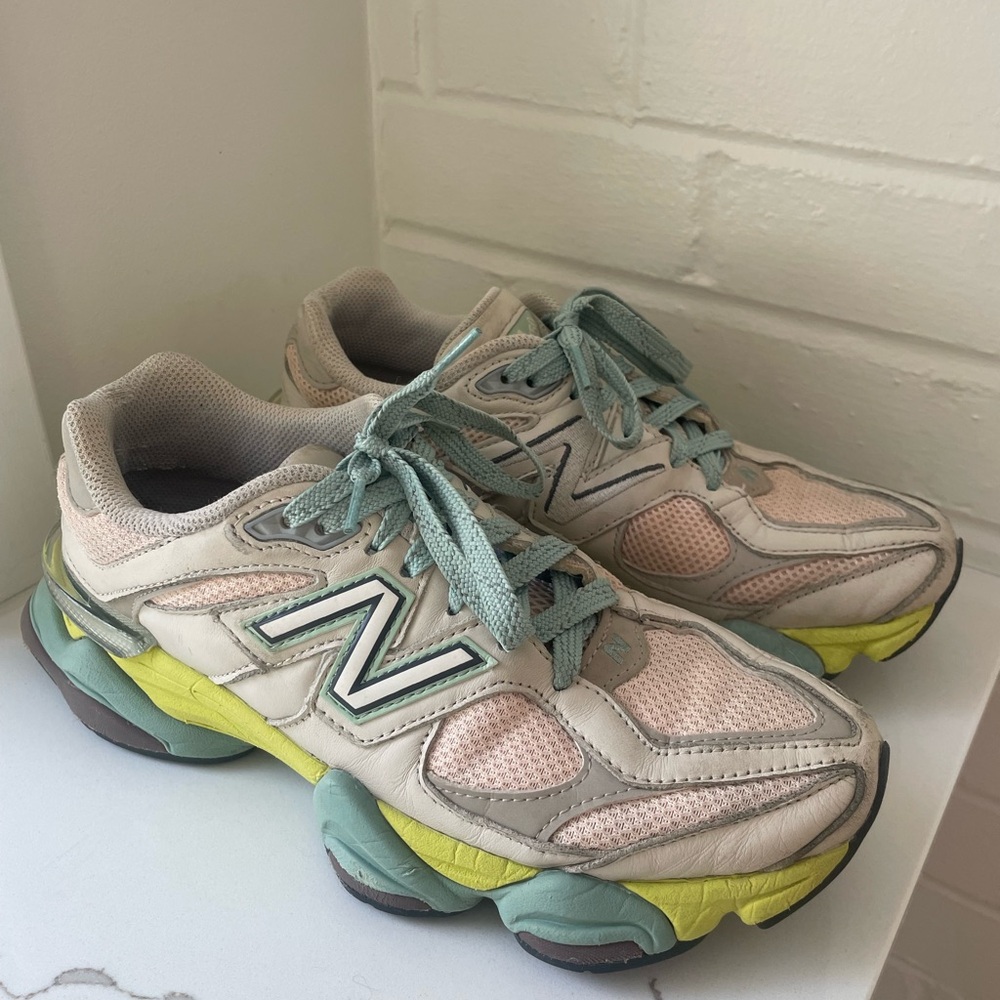 Limited Edition New Balance 9060 Moonbeam Vintage Rose